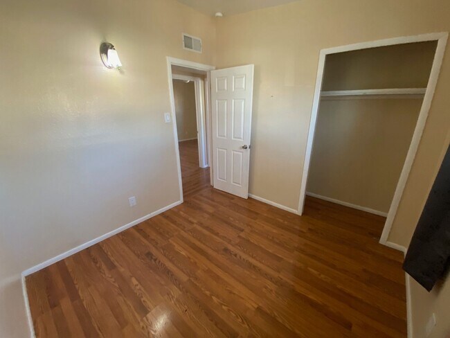 Building Photo - Beautiful 3 bedroom