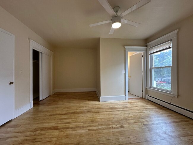 Building Photo - 205 Elm St