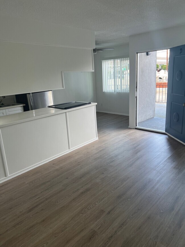 Building Photo - 3564 Del Amo Blvd