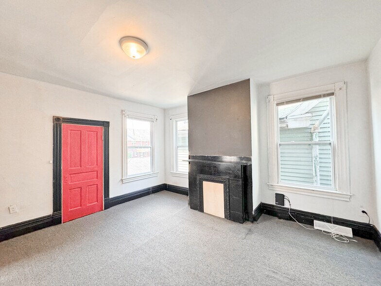 Building Photo - 3263 Parkview Ave