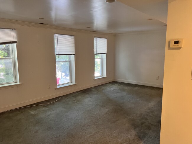 Building Photo - 1038 S Charles St