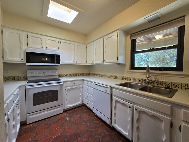 Building Photo - 14 Conchas Loop