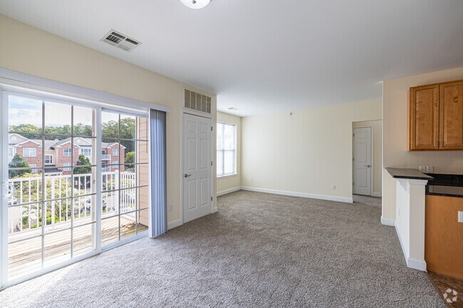 2BR, 2BA - 1,104SF - Hampton - Living/Dining Room - Wyncrest at East Windsor
