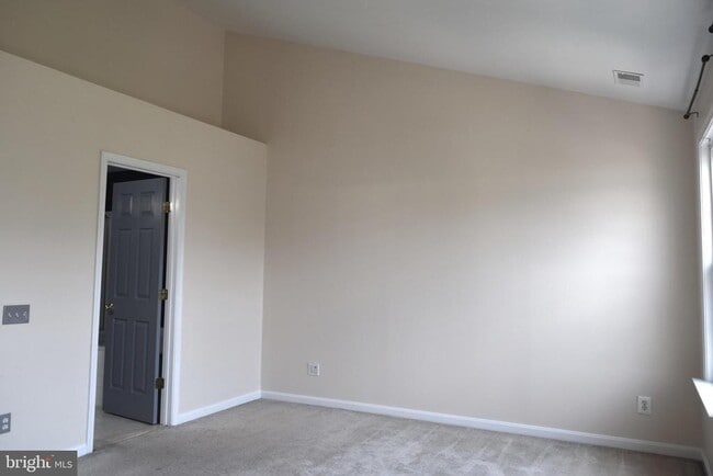 Building Photo - 43768 Virginia Manor Terrace