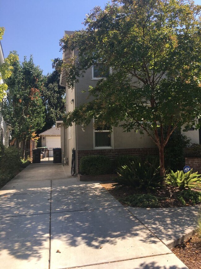 Building Photo - Majestic Home Near University of the Pacific