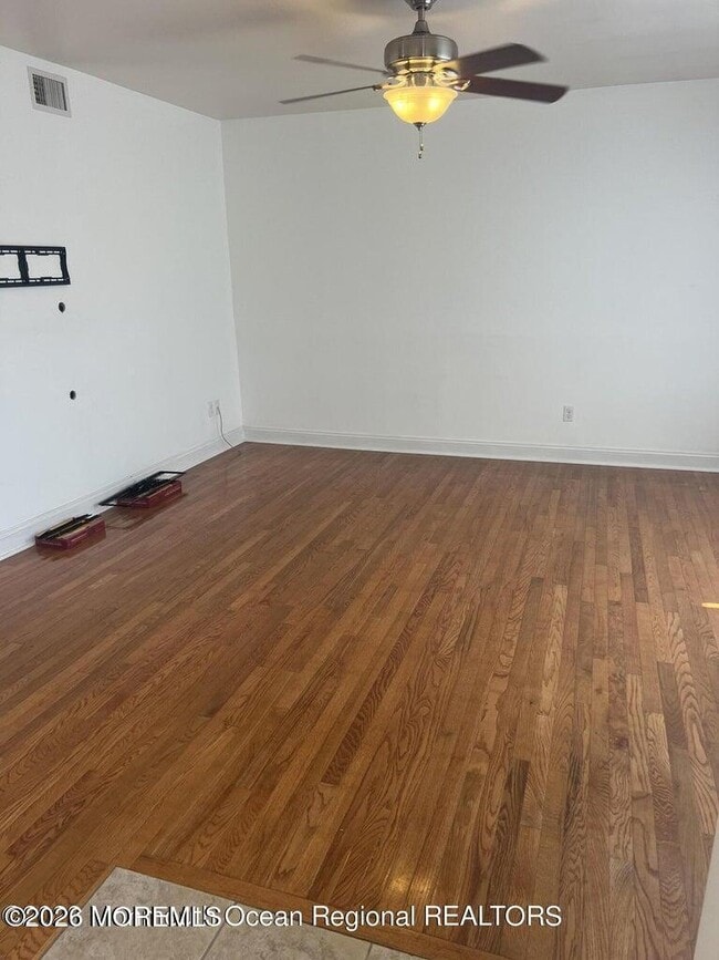 Building Photo - 83 Vanard Dr