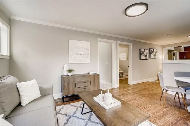 Building Photo - 3 BED 1 BATH SINGLE FAMILY FOR RENT