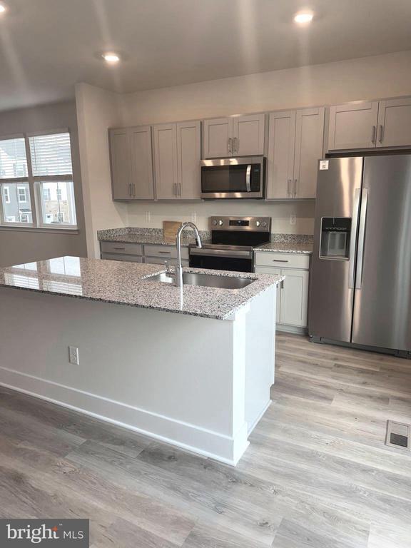Building Photo - 161 Munsee Cir