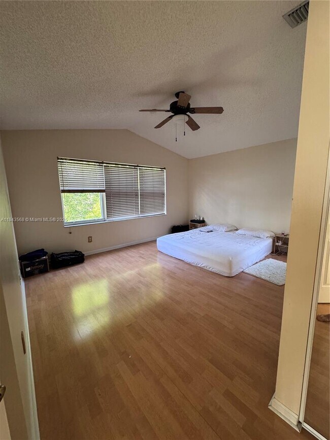 Building Photo - 4924 SW 151st Ave