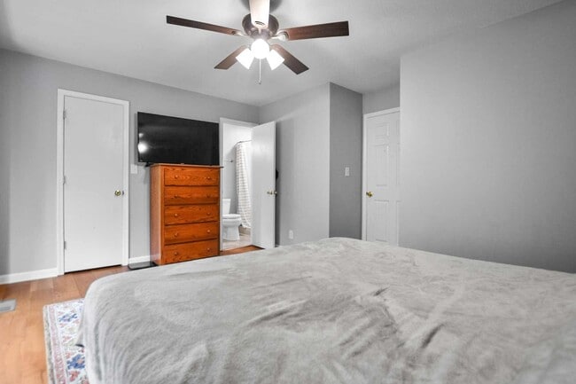 Building Photo - Pet Friendly Three Bedroom!