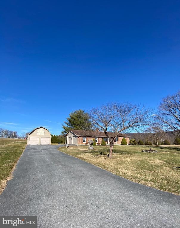 Building Photo - 11 Creeks Edge Rd