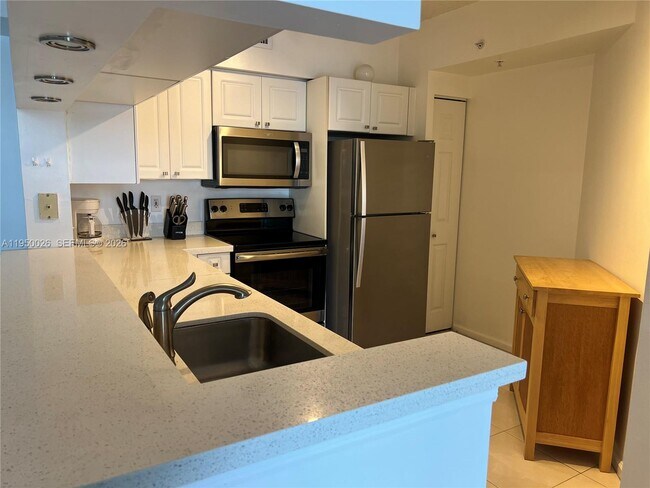 Building Photo - 17150 N Bay Rd