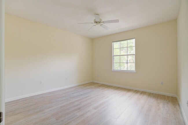 Building Photo - 224 Murcia Dr