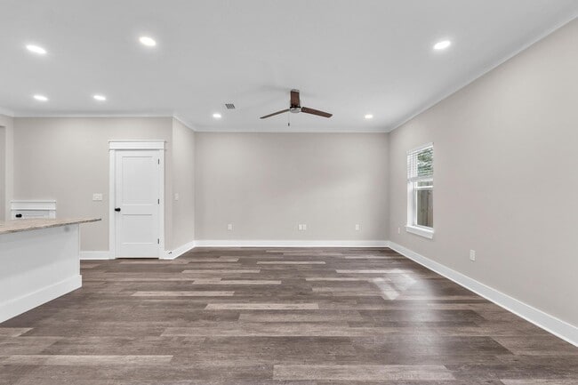 Building Photo - 2 2nd St