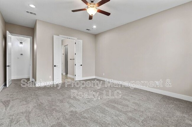 Building Photo - 121 Cedar Ln