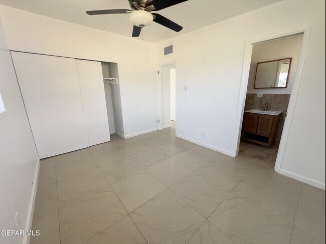 Building Photo - 10009 Jamaica St