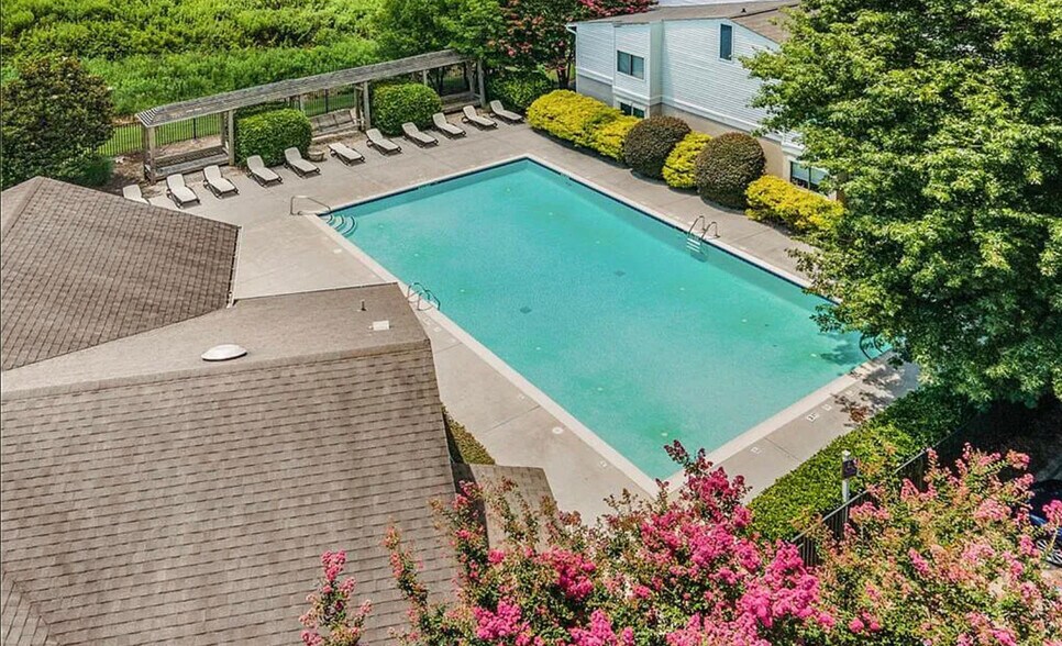Pool - 6005 Wingate Way