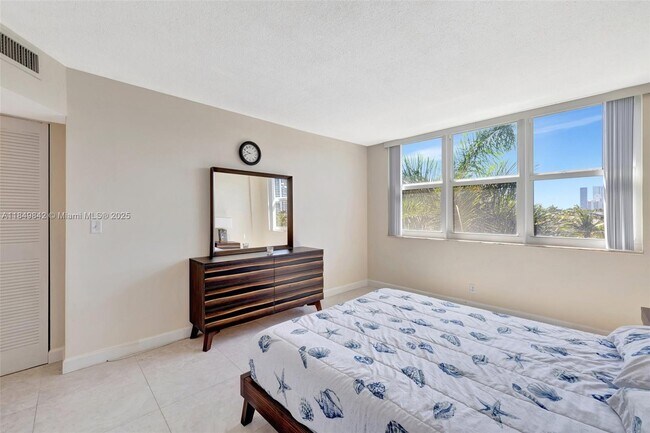 Building Photo - 3181 S Ocean Dr