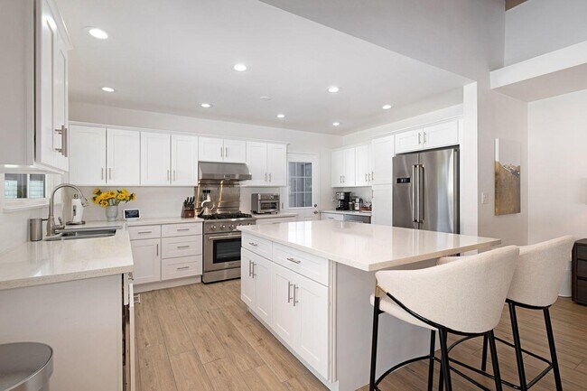 Building Photo - 36951 Marber Dr
