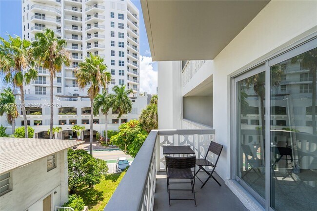 Building Photo - 9700 E Bay Harbor Dr