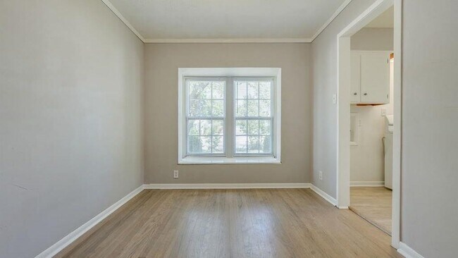Building Photo - 2442 Oates Dr