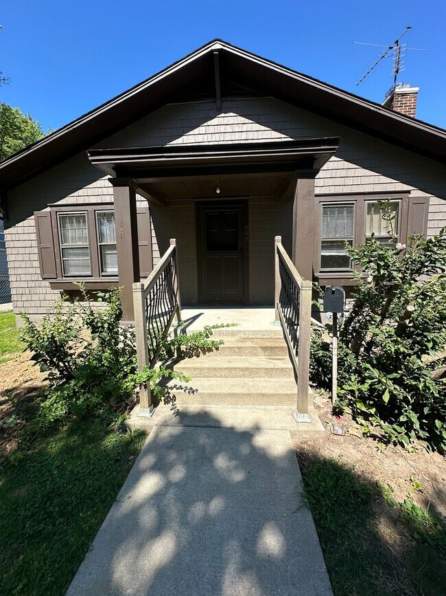 Primary Photo - 807 N Orchard St