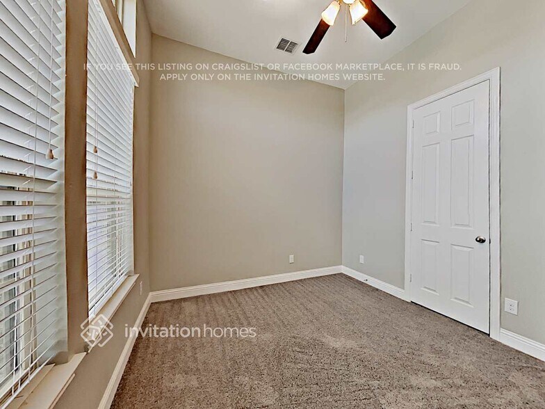 Building Photo - 15041 Belclaire Ave