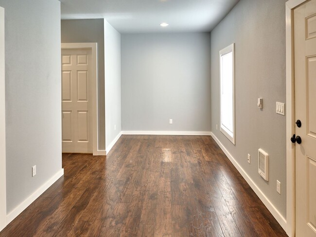 Building Photo - 11th - VPM415E-5