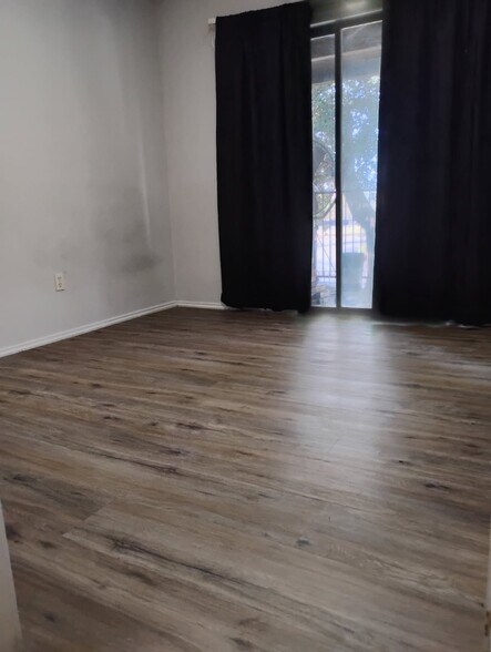 Bedroom - 1202 Thorpe Ln