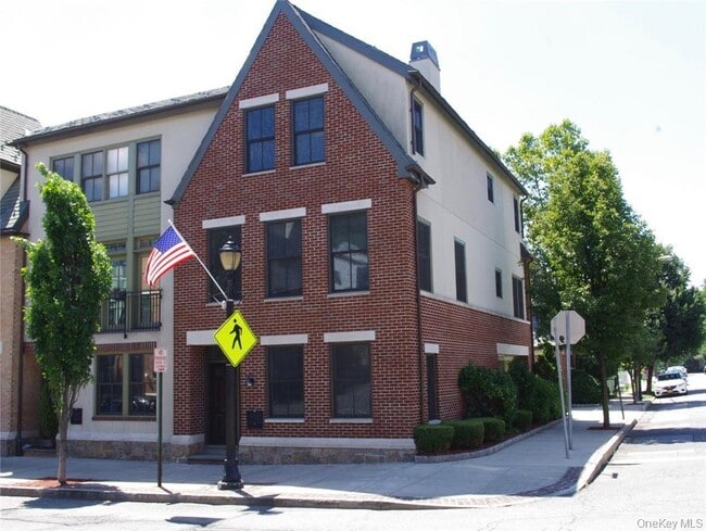 Building Photo - 120 Main St