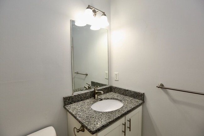 Building Photo - Ready 03-06-26! 2 Primary Suites! Near Little Creek, Dam Neck & Oceana Bases!