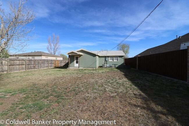 Building Photo - Charming 4-bedroom Home down the street fr...