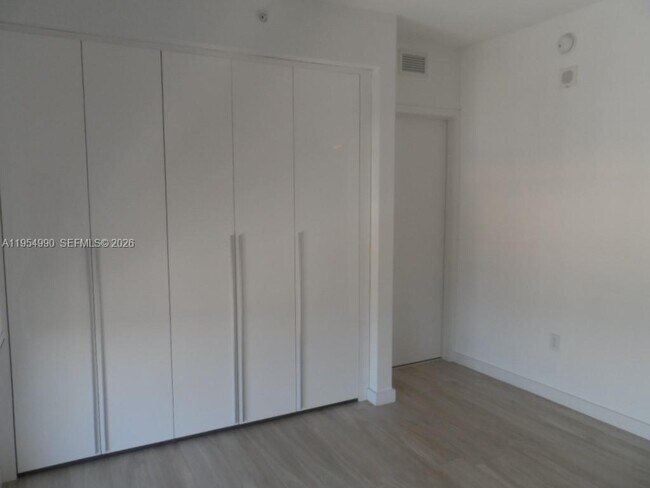 Building Photo - 460 NE 28th St