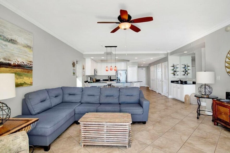 Building Photo - 365 E Beach Blvd