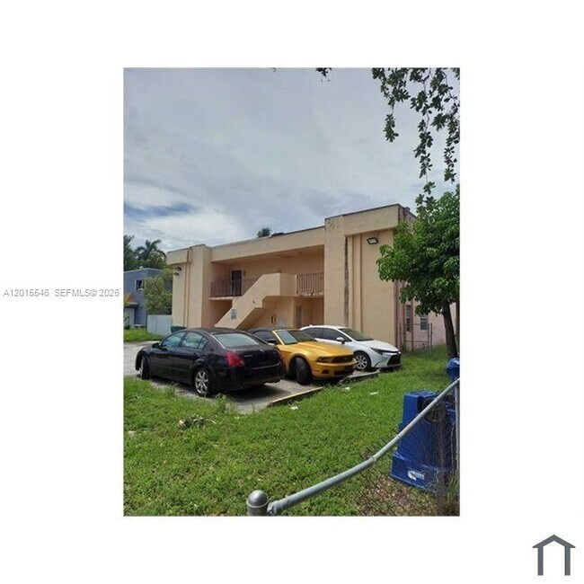 Building Photo - 207 NE 141st St