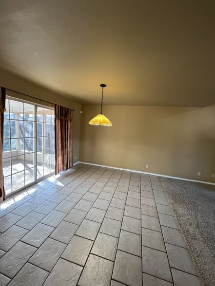 Building Photo - 2542 W 66th Pl