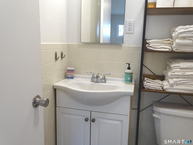 Building Photo - 81 Church St