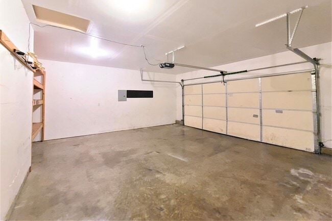 Building Photo - Spacious, 3 bedroom 2 bath Duplex in Marys...