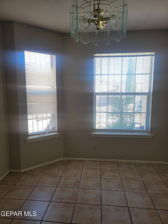 Building Photo - 3200 Mountain Ridge Dr