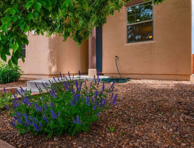 Building Photo - 10 Avenida Vista Esquisita