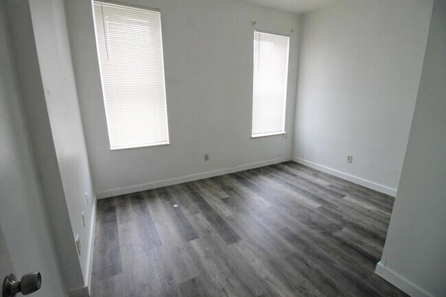 Building Photo - 4517 Margaretta Ave