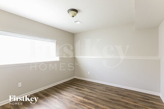 Building Photo - 803 E 13th Terrace