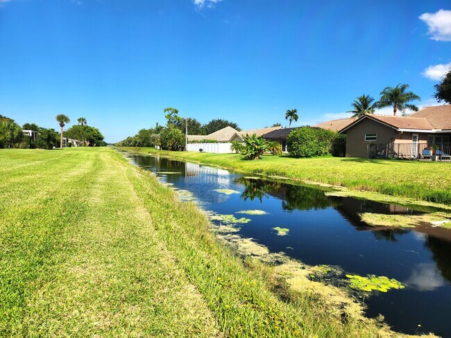 Building Photo - 8836 Belle Aire Dr