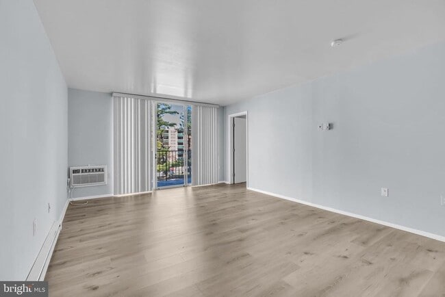 Building Photo - 3245 Rio Dr