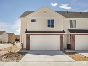 Building Photo - Beautiful 3 Bed 2.5 Bath Townhome in West ...