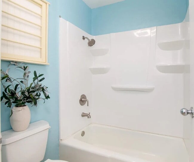 Building Photo - Stunning one-bedroom, one-bathroom apartme...