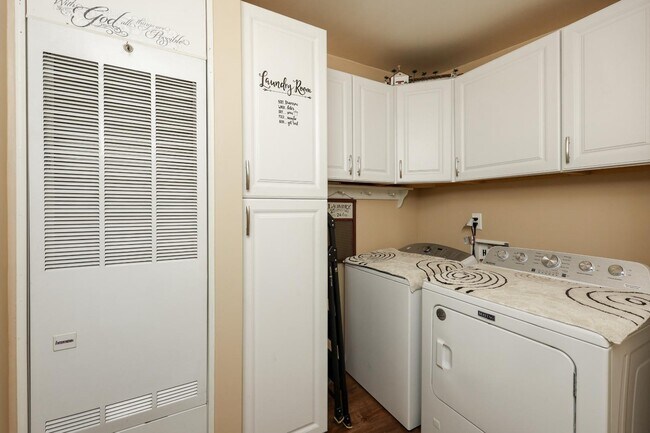 Building Photo - 500 Rancheros Dr