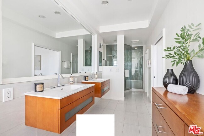 Building Photo - 2241 Canyonback Rd