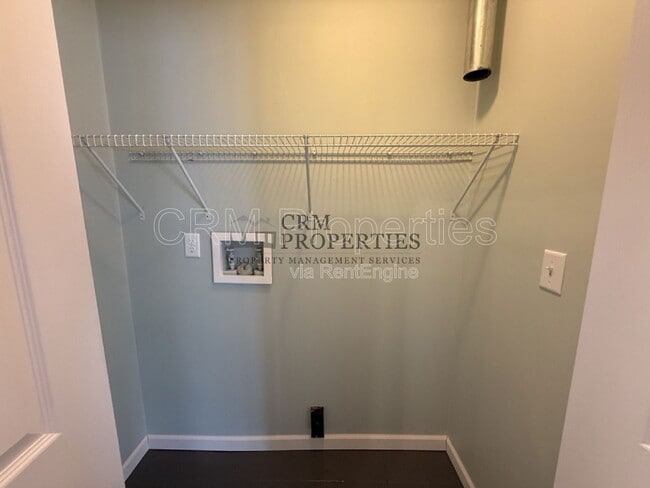 Building Photo - 800 Maumee Dr