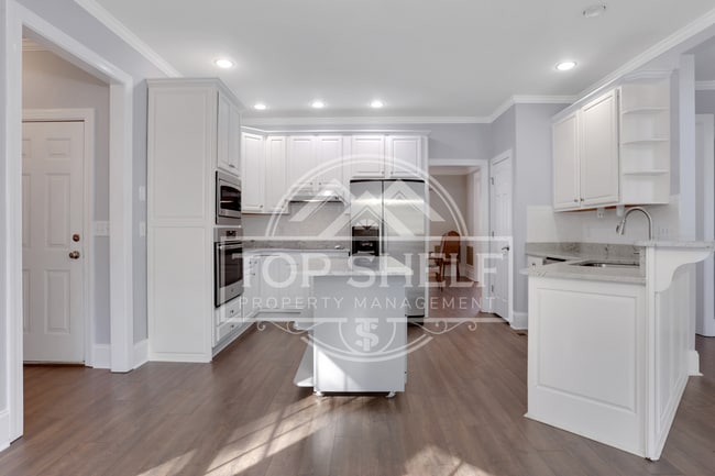 Building Photo - 127 Tara Blvd